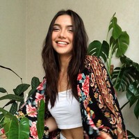 Angela mengaku bahwa dia merasa tidak enak dengan komentar netizen yang memuji penampilanya, bahkan menyebutnya sempurna. Pujian biasanya datang ketika Angela Gilsha memasang foto dengan makeup atau pemotretan yang telah mendapatkan editan.  Foto: dok. Instagram