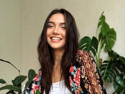 8 Foto Angela Gilsha Pamer Jerawat Hingga Perut Berlipat yang Banjir Pujian