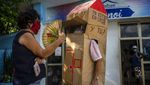 Aksi Pensiunan Perawat Pakai Rumah Kardus Untuk Cegah Corona