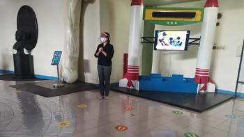 Foot mark yang warna-warni tentunya menarik mata pengunjung, apalagi anak-anak. Hmm boleh juga nih buat liburan bareng anak. Foto: Aisyah Kamaliah/detikINET