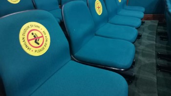 Begitu juga auditorium, ditandai dengan kapasitas yang dikurangi setengahnya. Foto: Aisyah Kamaliah/detikINET