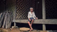 Walaupun pengunjung boleh datang ke Baduy Dalam, namun ada larangan untuk menggunakan alat teknologi selama disana. Mereka sangat melarang untuk difoto langsung ketika berada di Baduy Dalam juga melarang pengunjung mandi menggunakan bahan kimia. Rafida Fauzia/detikcom