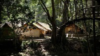 Yang dimana tugas Baduy Luar adalah untuk menjaga keutuhan Baduy Dalam agar para penjajah tidak bisa menginjakkan kakinya ke Baduy Dalam. Hingga saat ini masyarakat Baduy sangat menutup dirinya dan melarang Warga Asing selain kewarganegaraan Indonesia menginjakkan kaki di wilayah mereka, karena warga asing dianggap merusak dan kehidupan dan ketentraman yang ada disana. Getty Images/Ulet Ifansasti  