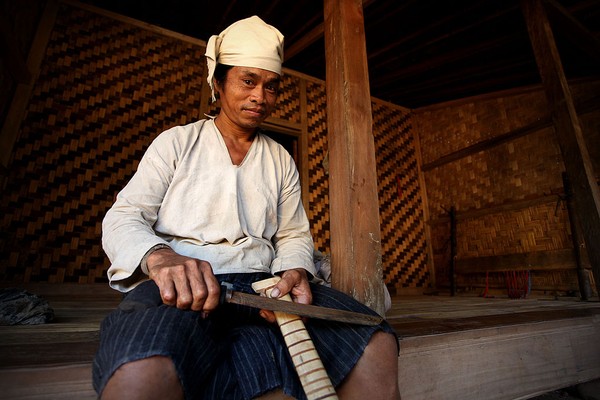 Suku Baduy Dalam dipimpin oleh seorang Pu’un atau kepala suku adat yang dipilih secara turun temurun berdasarkan hasil musyawarah. Getty Images/Ulet Ifansasti Suku Baduy Dalam dipimpin oleh seorang Pu’un atau kepala suku adat yang dipilih secara turun temurun berdasarkan hasil musyawarah. Getty Images/Ulet Ifansasti