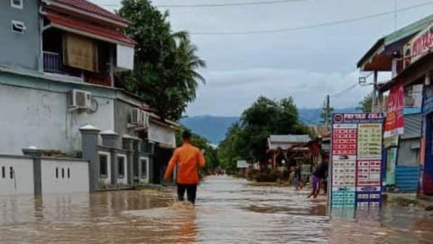 Banjir menerjang sejumlah desa di Luwu, Sulawesi Selatan, Kamis (9/7/2020).