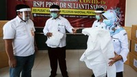 Kegiatan ini merupakan bentuk kepedulian sosial Bank Mantap kepada garda terdepan dalam penanggulangan virus Corona akni para dokter dan suster.