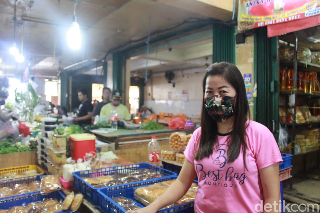 Belanja di pasar Muara Karang
