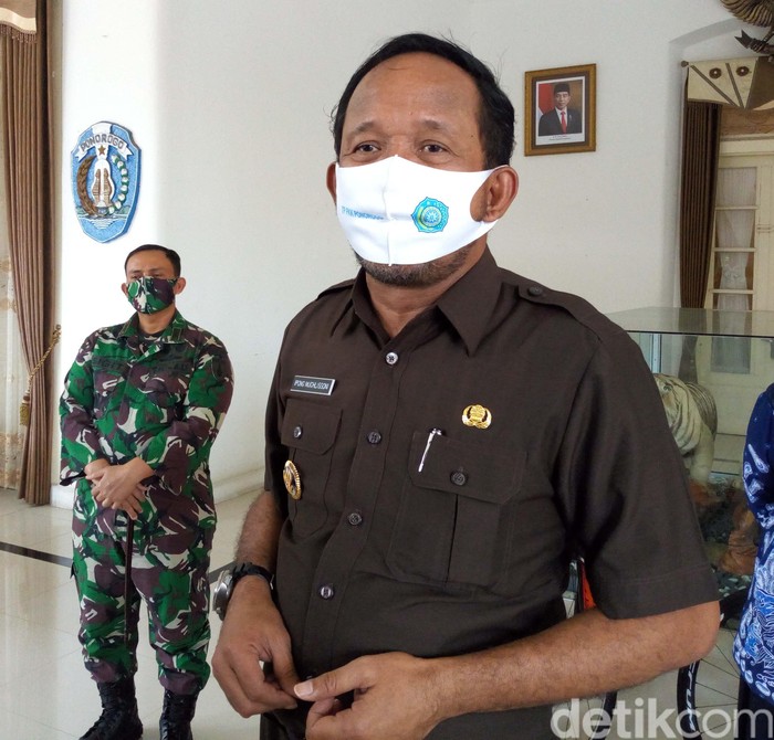 Bupati Ponorogo Ipong Muchlissoni