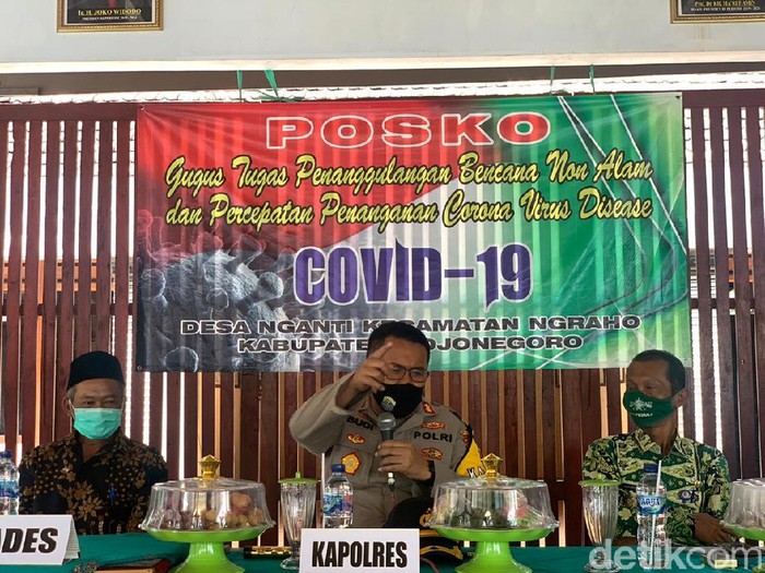 Pandemi COVID-19 belum usai. Polisi di Bojonegoro mengajak masyarakat menjadi polisi untuk diri sendiri sebagai upaya Pemeliharaan Keamanan Ketertiban Masyarakat (Harkamtibmas).