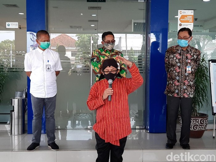 Wali Kota Malang Sutiaji mengecek penerapan protokol COVID-19 di Bank Rakyat Indonesia (BRI) Kantor Wilayah Malang. Ia memastikan anjuran pencegahan sudah dijalankan.