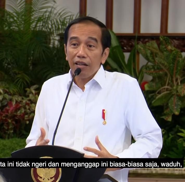 Ekspresi senyum nyinyir yang disoroti Handoko Gani (Dok. Setneg)