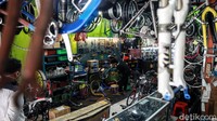 Setiap harinya, Bengkel ini selalu ramai.