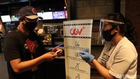 Namun, menurut Djonny, tak semua pengelola akan buka setelah lulus asesmen. CGV akan di asesmen pada hari Senin tanggal 19 Oktober. Kalau lulus CGV langsung buka di Jakarta besoknya. Wisma Putra  