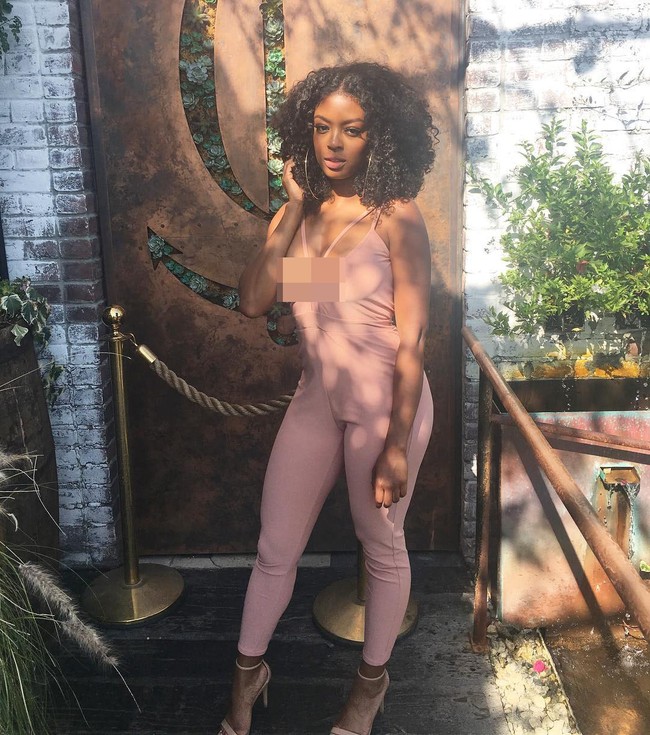 Lavicia Leslie sendiri adalah aktris yang sudah lama berkecimpung di dunia peran. Sebelum bermain sebagai Batwoman, ia pernah berperan dalam serial God Friended Me, MacGyver, dan The Family Business. Ia juga tampil dalam film Always a Bridesmaid. Foto: Instagram @javicia