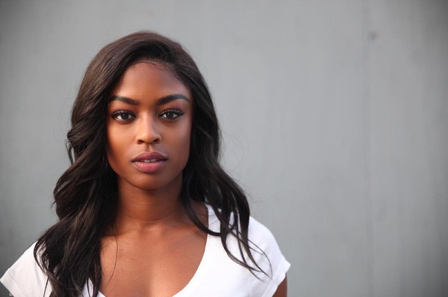 Terpilihnya Javicia Leslie sebagai Batwoman pun spesial karena ia adalah wanita kulit hitam pertama yang memerankannya. Sebelumnya Batwoman selalu digambarkan sebagai wanita berkulit putih. Foto: Instagram @javicia