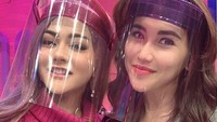 Pedangdut berusia 33 tahun itu bersyukur kini dirinya bebas dekat dengan siapa saja usai resmi menjadi janda. Dok. instagram/jenitajanet
