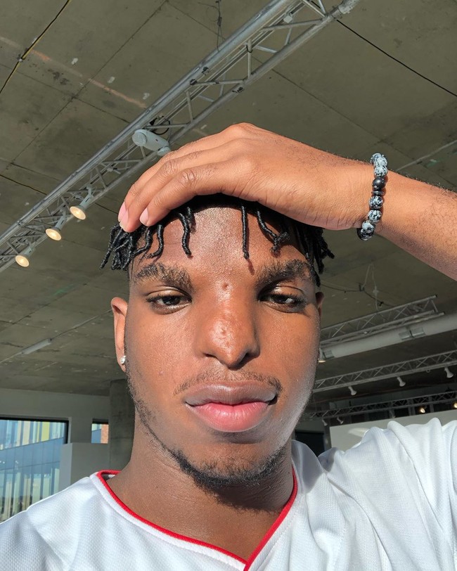 Bulan lalu Justin telah menandatangani kontrak permodelan pertamanya dan melakukan pemotretan di Union, New Jersey untuk debut pemotretannya. Menurut Justin, itu adalah pencapaian terbesar di dalam hidupnya hingga saat ini. Foto: Instagram @_justinstewart