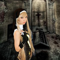 Katkwo memilih untuk menjadi cosplayer seksi dengan menirukan video game yang dimainkan olehnya.  Foto: Instagram