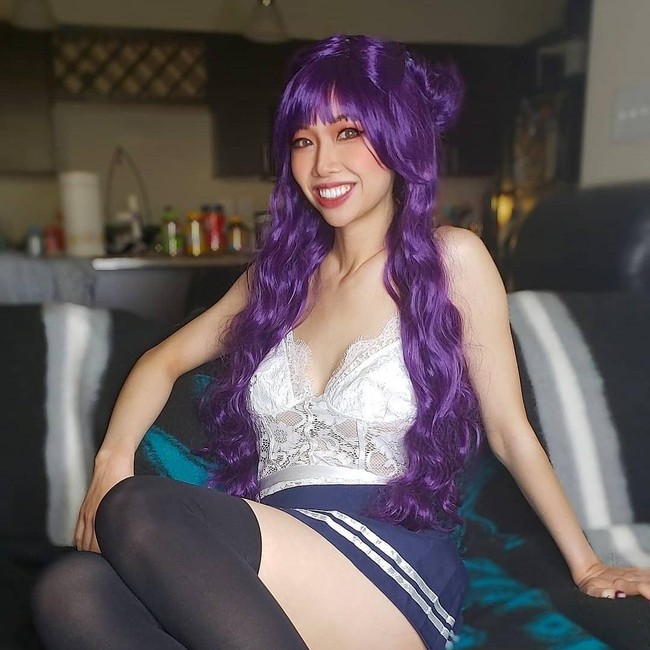 Kerap berdandan dan berkostum ada tokoh game idolanya, membawa keburuntngan bagi Katkwo. Dia menjual foto-fotonya di situs Onlyfans.  Foto: Instagram