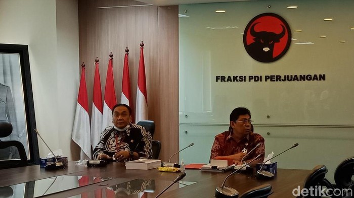 Konferensi pers Fraksi PDIP DPR RI (Eva Safitri/detikcom)