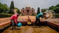 India juga menjadi salah satu negara yang menutup diri. Perserikatan Bangsa-Bangsa mengakui adanya 193 negara di dunia dan tiap negara memiliki pendekatan tersendiri untuk mengatasi COVID-19. (Foto: Getty Images/Yawar Nazir)