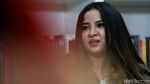 Senyum Manis Melan Si Putri John Kei