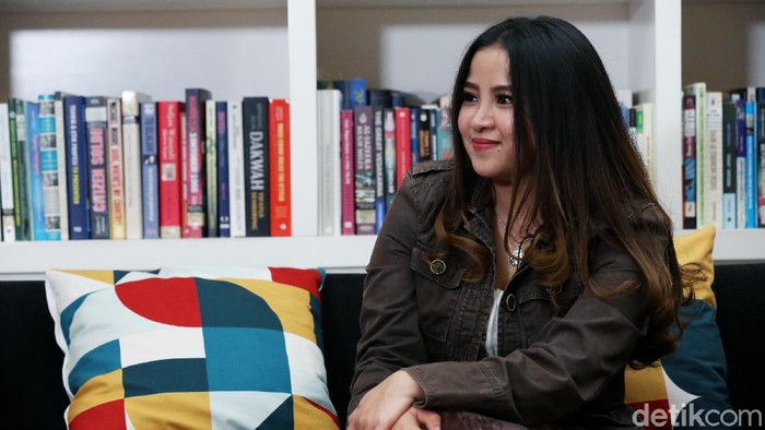 Putri sulung John Refra alias John Kei