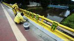 Pasukan Kuning Percantik Jembatan Dukuh Atas