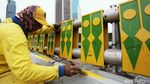 Pasukan Kuning Percantik Jembatan Dukuh Atas