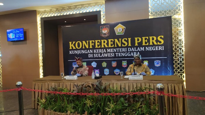 Mendagri Tito Karnavian saat kunjungan ke Kendari Sulawesi Tenggara.