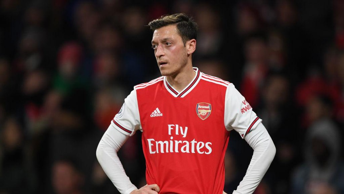 Mesut Oezil membeberkan alasannya ogah menerima pemotongan gaji Arsenal. (Foto: Getty Images/Shaun Botterill