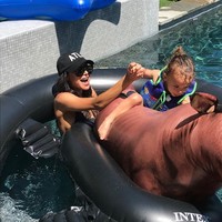 Menurut juru bicara Sheriff, Buschow, Josey menerangkan bahwa dia dan ibunya berenang bersama dan dia kembali ke kapal dan ibunya tidak. Yang kami tahu dia (Josey) pakai jaket pelampung, dan masih ada satu lagi jaket orang dewasa ditemukan di kapal. Cukup sulit memang mewawancarai anak berusia empat tahun, kata dia. Foto: Instagram/@nayarivera