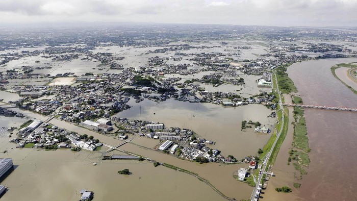 Potret Banjir dan Longsor Jepang dari Udara A landslide is seen near an exit of a highway in Kyoto, western Japan Thursday, July 9, 2020. Pounding rain spread to central Japan and triggered mudslides. (Kyodo News via AP)