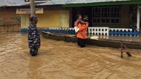 Potret Jalan Trans Sulawesi Yang Terputus Akibat Banjir