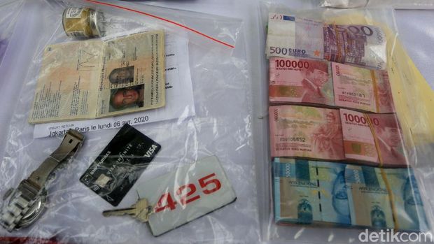 Polisi berhasil membekuk seorang predator seks anak asal Prancis di kawasan Jakarta. Pria berusia 65 tahun itu diketahui terjerat kasus prostitusi anak.
