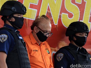 Saat Digrebek, WNA yang Cabuli 305 Anak Sedang Setengah Bugil dengan 2 ABG