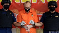 Pria berusia 65 tahun itu dibekuk polisi di salah satu hotel yang berada di kawasan Taman Sari, Jakarta.