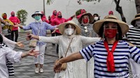 Seperti diketahui, masker maupun face shield kini menjadi aksesoris wajib yang digunakan masyarakat saat beraktivitas di luar rumah.