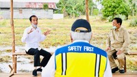 Leading sector-nya ini nanti, karena menyangkut cadangan strategis pangan kita, akan kita berikan kepada Pak Menhan, yang tentu saja didukung Pak Menteri Pertanian dan Menteri PU. Tentu saja di daerah kita harapkan juga ada dukungan penuh dari gubernur maupun para bupati, ujar Jokowi di Kabupaten Pulang Pisau, Kalteng, Kamis (9/7/2020). Foto: Laily Rachev-Biro Pers Setpres