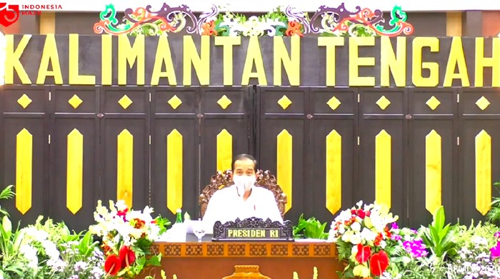 Presiden Jokowi di posko penanganan COVID-19 Provinsi Kalimantan Tengah (Kalteng), Kamis (9/7/2020).
