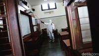 Anies mengatakan saat ini Pemprov masih fokus dalam pemantauan kasus Corona. 