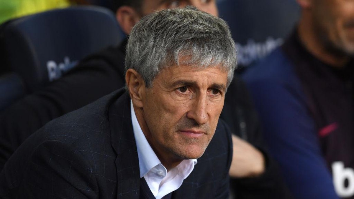 Barcelona belum mengumumkan nasib Quique Setien. (Foto: Getty Images/Alex Caparros)