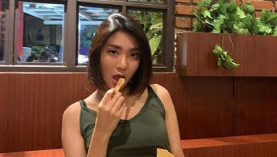 Kulineran Rachel Florencia, Selebgram Cantik yang Jadi Istri Online Netizen