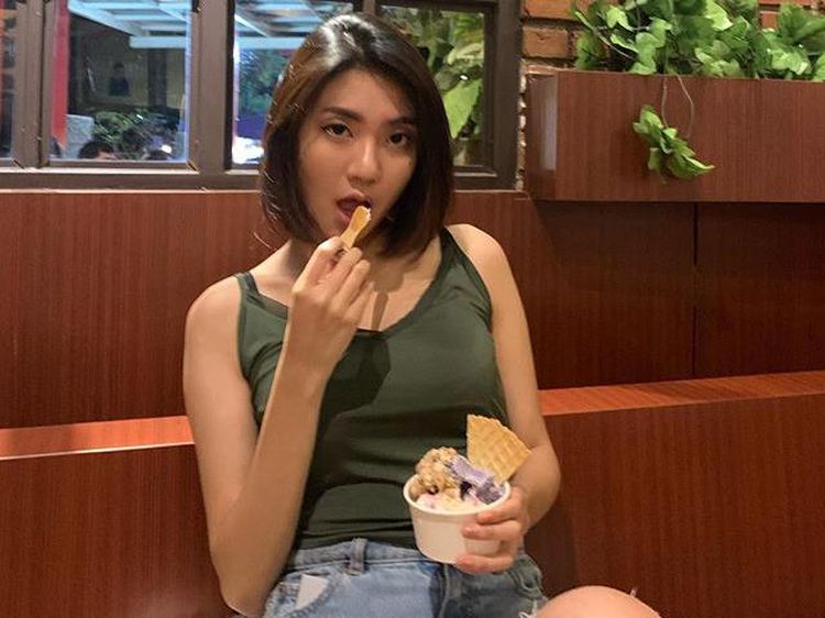 Kulineran Rachel Florencia, Selebgram Cantik yang Jadi Istri Online Netizen