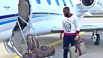 Hushpuppi adalah nama Instagram Ramon Olorunwa Abbas yang meraup 2,5 juta follower. Foto: Instagram