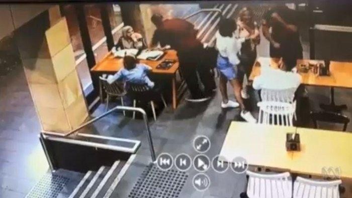 Rasis Muslim di Restoran -