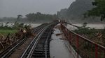 Rel Kereta Putus Diterjang Banjir, Akses Ekonomi Terganggu