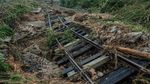 Rel Kereta Putus Diterjang Banjir, Akses Ekonomi Terganggu