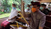 Selain itu, tempat wisata tersebut juga membatasi jumlah pengunjung di setiap kendaraan guna mencegah kerumunan yang dapat berpotensi menyebarkan COVID-19.