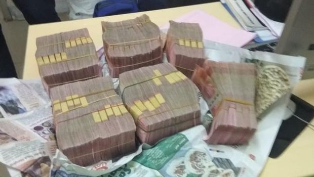 Uang yang ditemukan Mujenih di KRL Bogor